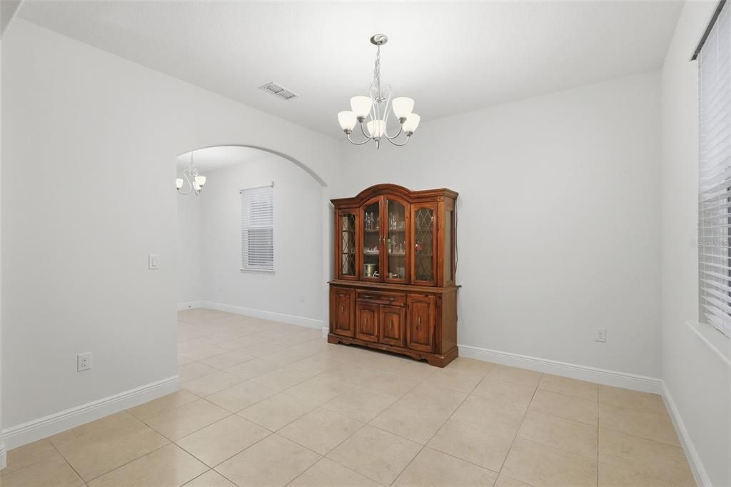 For Sale: $399,900 (4 beds, 2 baths, 2276 Square Feet)