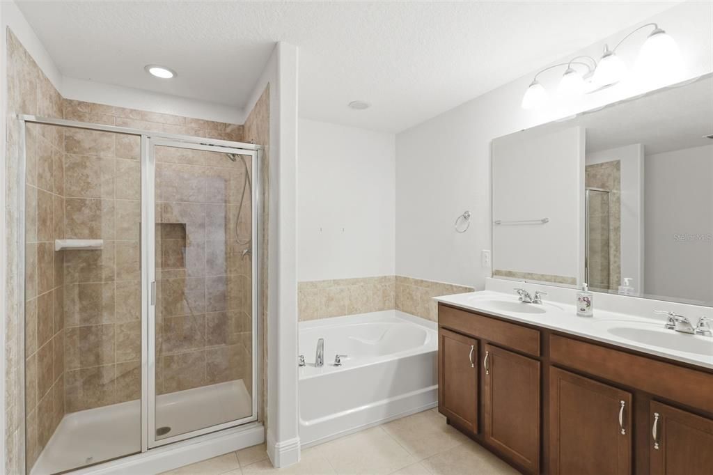 For Sale: $399,900 (4 beds, 2 baths, 2276 Square Feet)