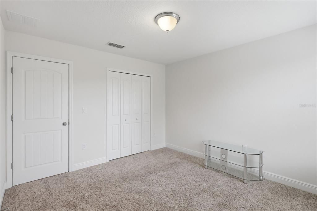 For Sale: $399,900 (4 beds, 2 baths, 2276 Square Feet)