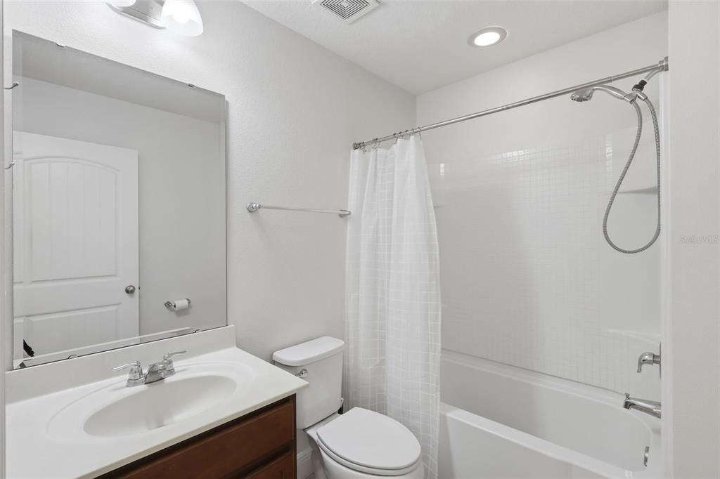 For Sale: $399,900 (4 beds, 2 baths, 2276 Square Feet)