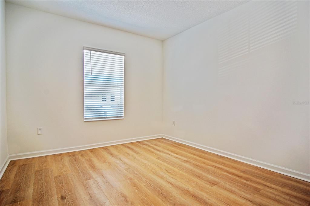 Activo con contrato: $1,850 (3 camas, 2 baños, 1834 Pies cuadrados)
