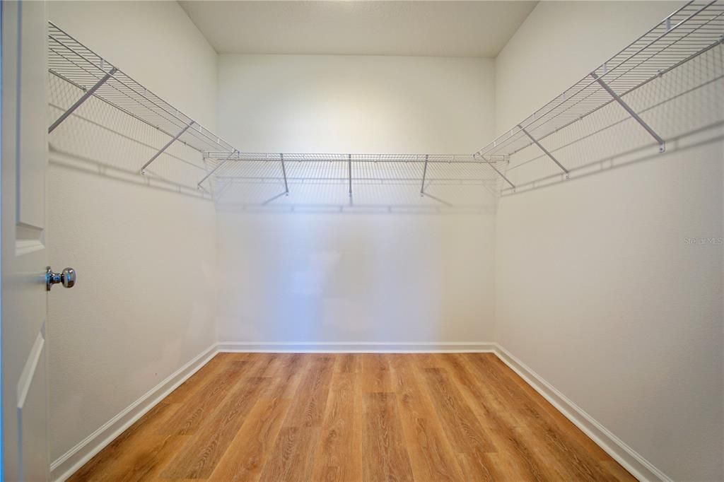 Activo con contrato: $1,850 (3 camas, 2 baños, 1834 Pies cuadrados)