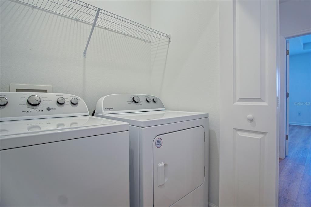 Activo con contrato: $1,850 (3 camas, 2 baños, 1834 Pies cuadrados)