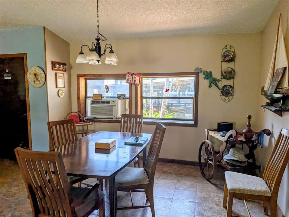 For Sale: $269,000 (3 beds, 3 baths, 1489 Square Feet)