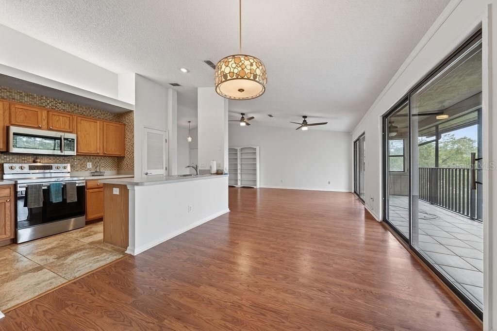 For Sale: $242,000 (2 beds, 2 baths, 1102 Square Feet)