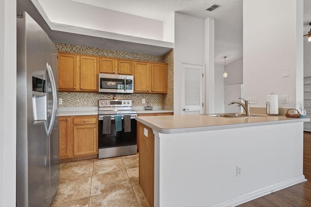 For Sale: $242,000 (2 beds, 2 baths, 1102 Square Feet)