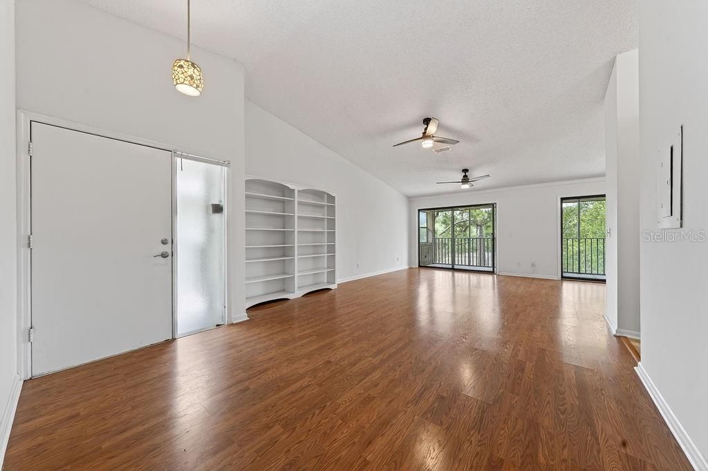 For Sale: $242,000 (2 beds, 2 baths, 1102 Square Feet)