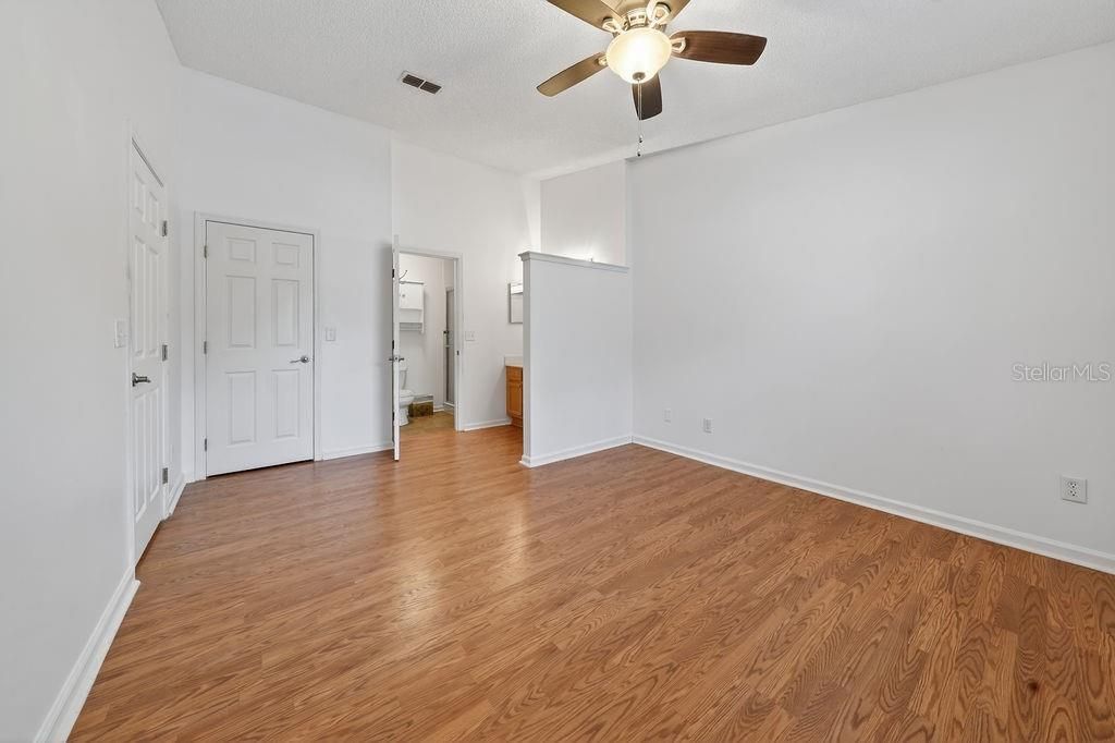 For Sale: $242,000 (2 beds, 2 baths, 1102 Square Feet)