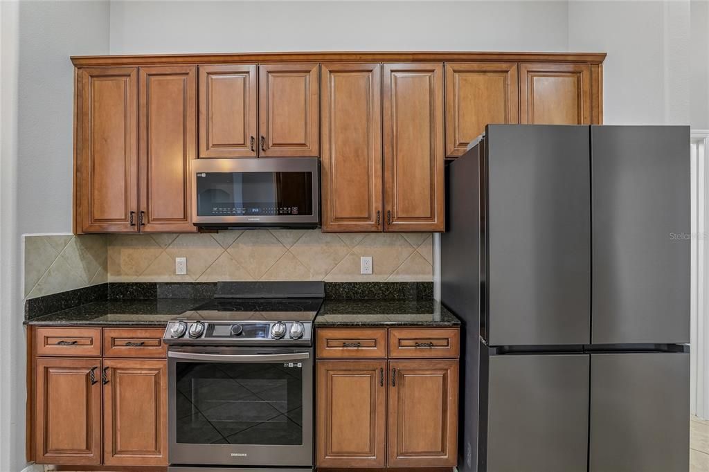На продажу: $474,999 (4 спален, 2 ванн, 2435 Квадратных фут)