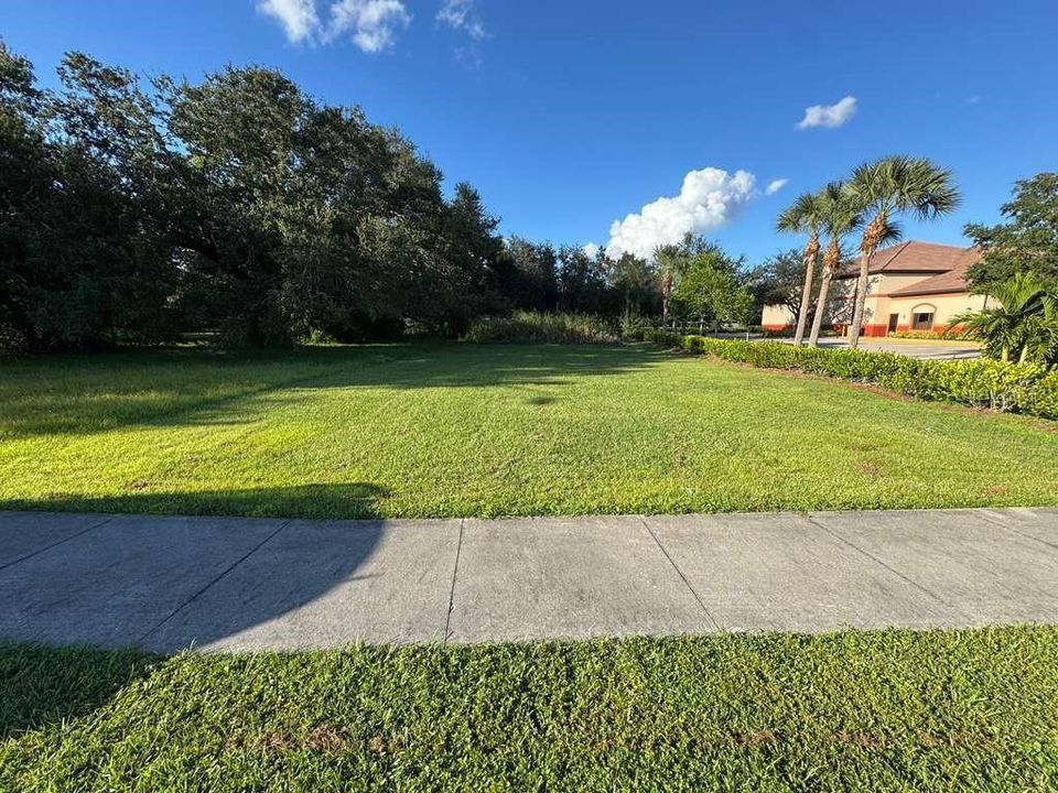 En Venta: $49,500 (0.16 acres)