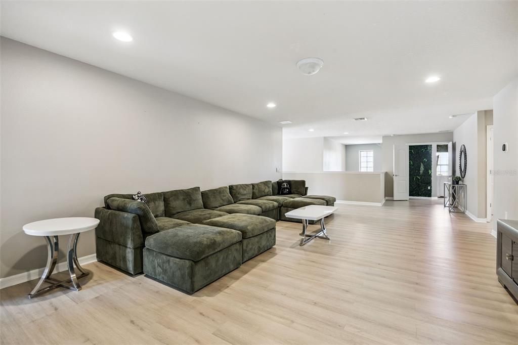 Activo con contrato: $605,000 (8 camas, 6 baños, 4041 Pies cuadrados)