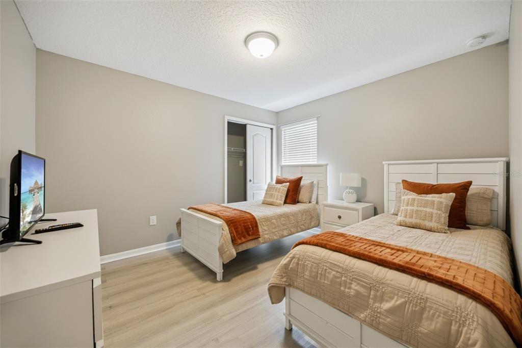 Activo con contrato: $605,000 (8 camas, 6 baños, 4041 Pies cuadrados)