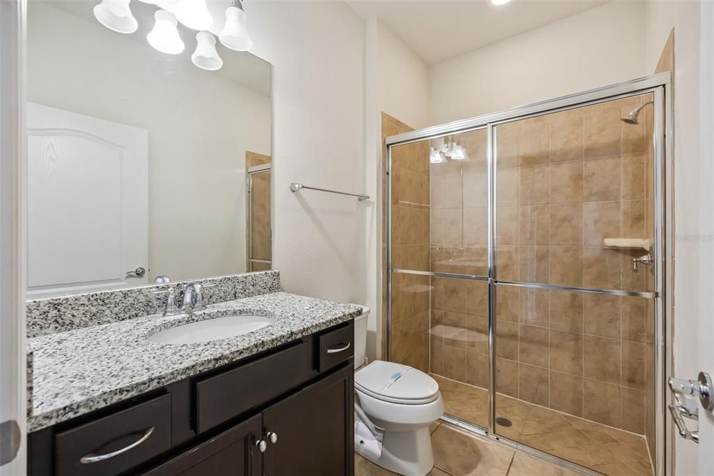 Activo con contrato: $605,000 (8 camas, 6 baños, 4041 Pies cuadrados)
