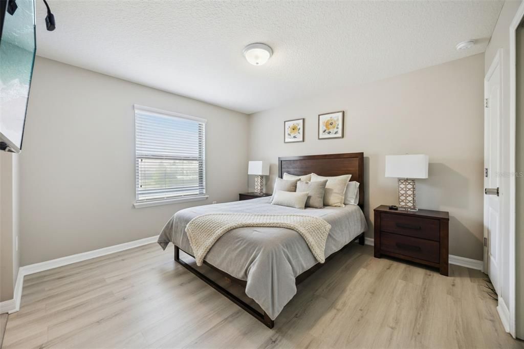 Activo con contrato: $605,000 (8 camas, 6 baños, 4041 Pies cuadrados)