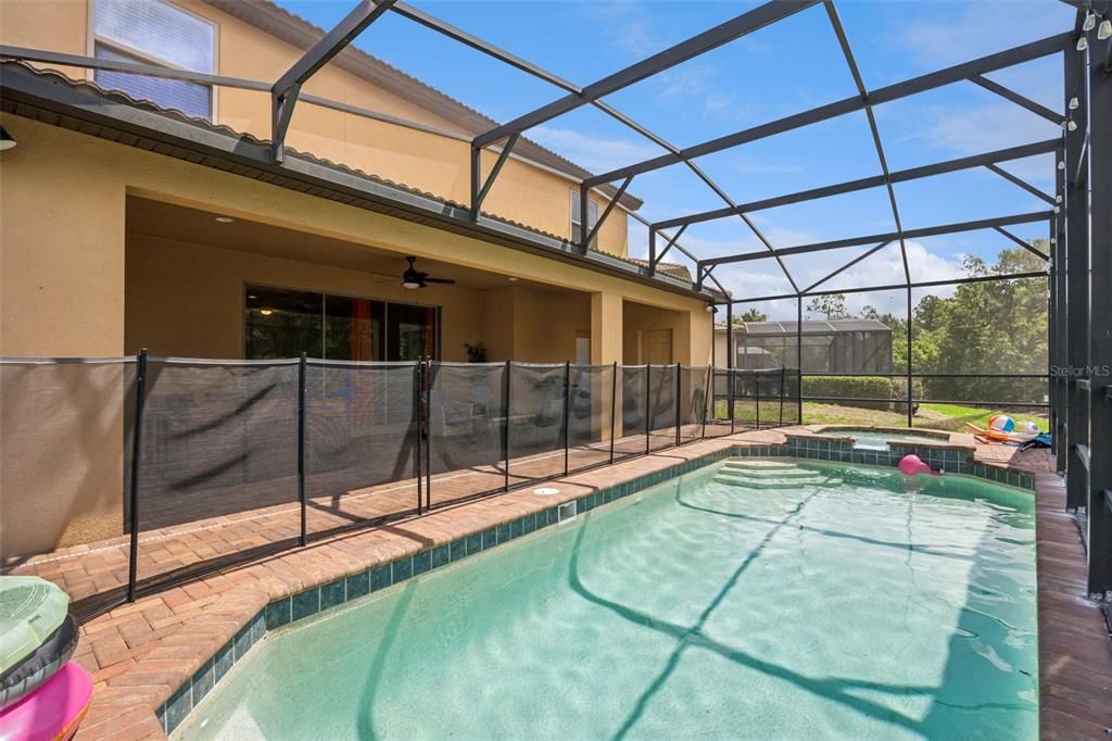 Activo con contrato: $605,000 (8 camas, 6 baños, 4041 Pies cuadrados)