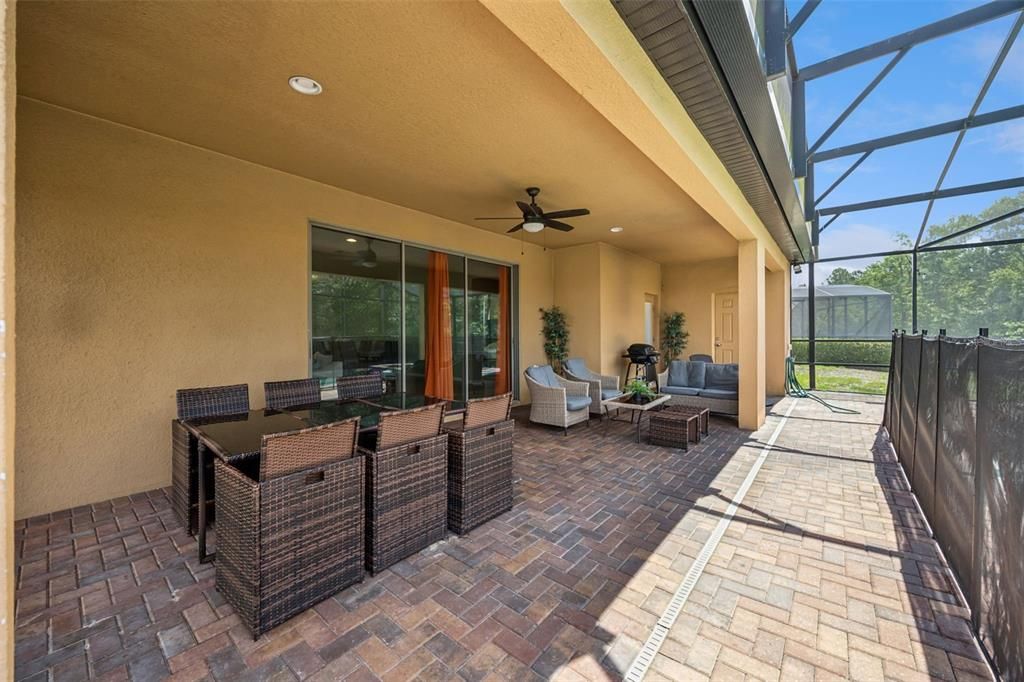 Activo con contrato: $605,000 (8 camas, 6 baños, 4041 Pies cuadrados)
