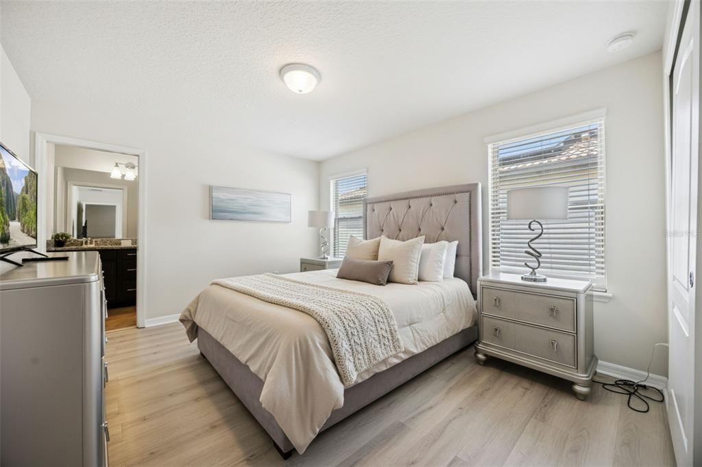 Activo con contrato: $605,000 (8 camas, 6 baños, 4041 Pies cuadrados)