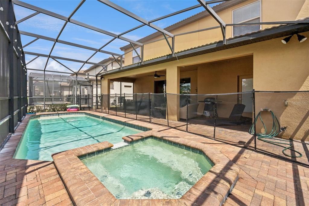 Activo con contrato: $605,000 (8 camas, 6 baños, 4041 Pies cuadrados)
