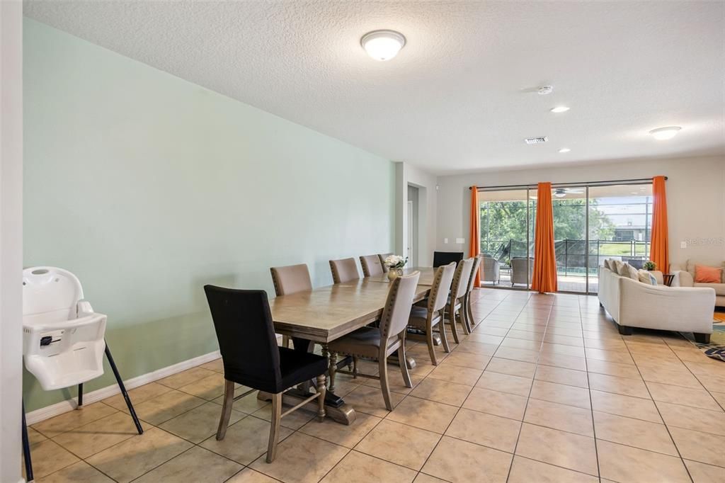 Activo con contrato: $605,000 (8 camas, 6 baños, 4041 Pies cuadrados)