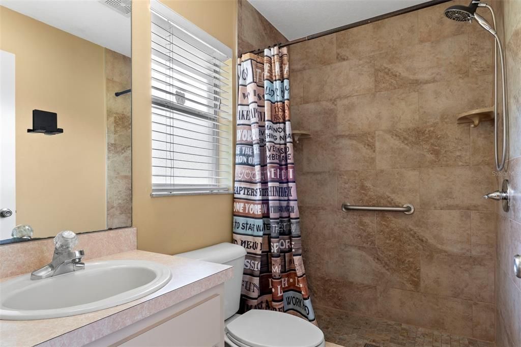 En Venta: $273,500 (3 camas, 2 baños, 1250 Pies cuadrados)