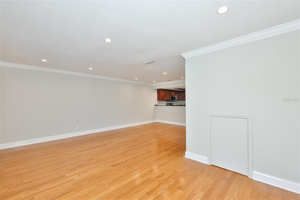 For Sale: $450,000 (2 beds, 2 baths, 1360 Square Feet)