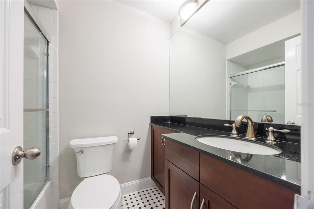 For Sale: $450,000 (2 beds, 2 baths, 1360 Square Feet)
