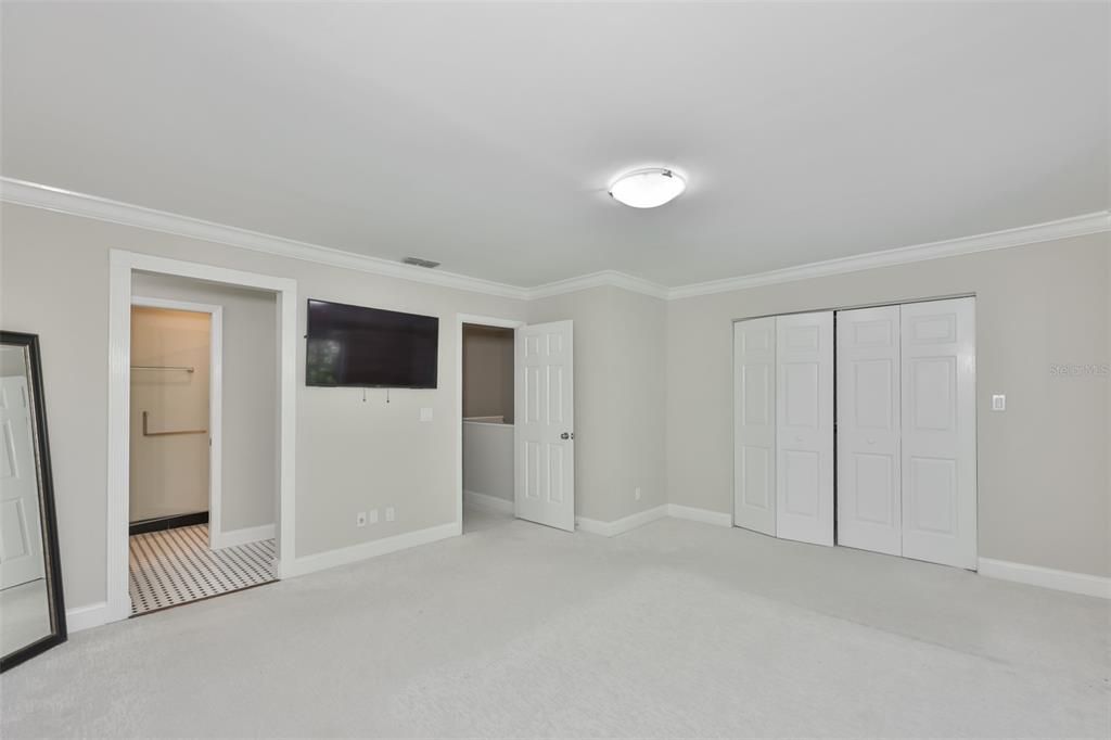 For Sale: $450,000 (2 beds, 2 baths, 1360 Square Feet)