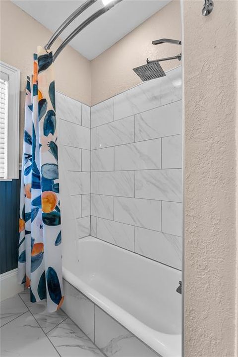 Activo con contrato: $360,000 (3 camas, 2 baños, 1750 Pies cuadrados)
