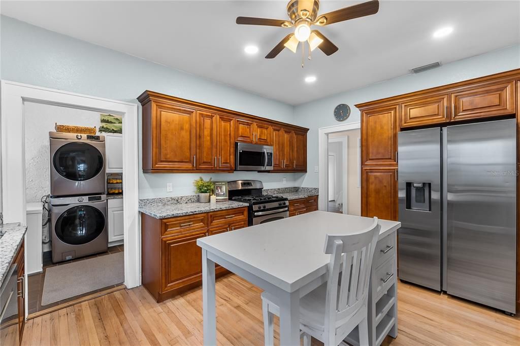 Activo con contrato: $360,000 (3 camas, 2 baños, 1750 Pies cuadrados)
