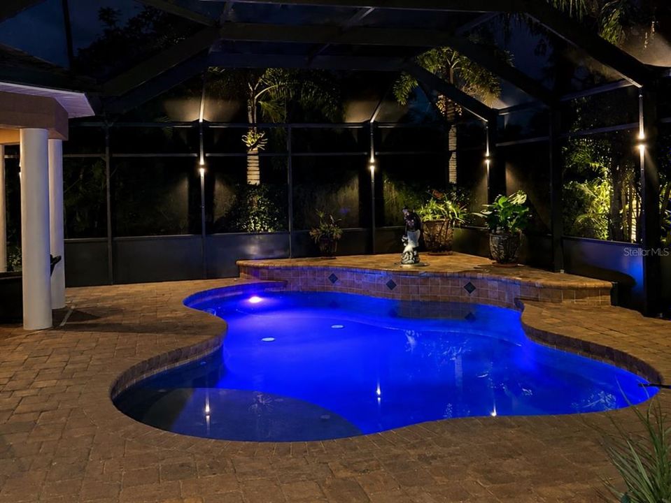 En Venta: $915,000 (4 camas, 3 baños, 2646 Pies cuadrados)
