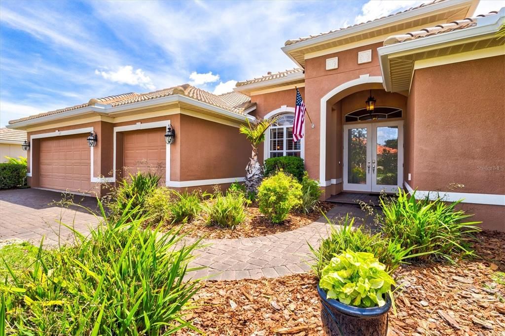 En Venta: $915,000 (4 camas, 3 baños, 2646 Pies cuadrados)