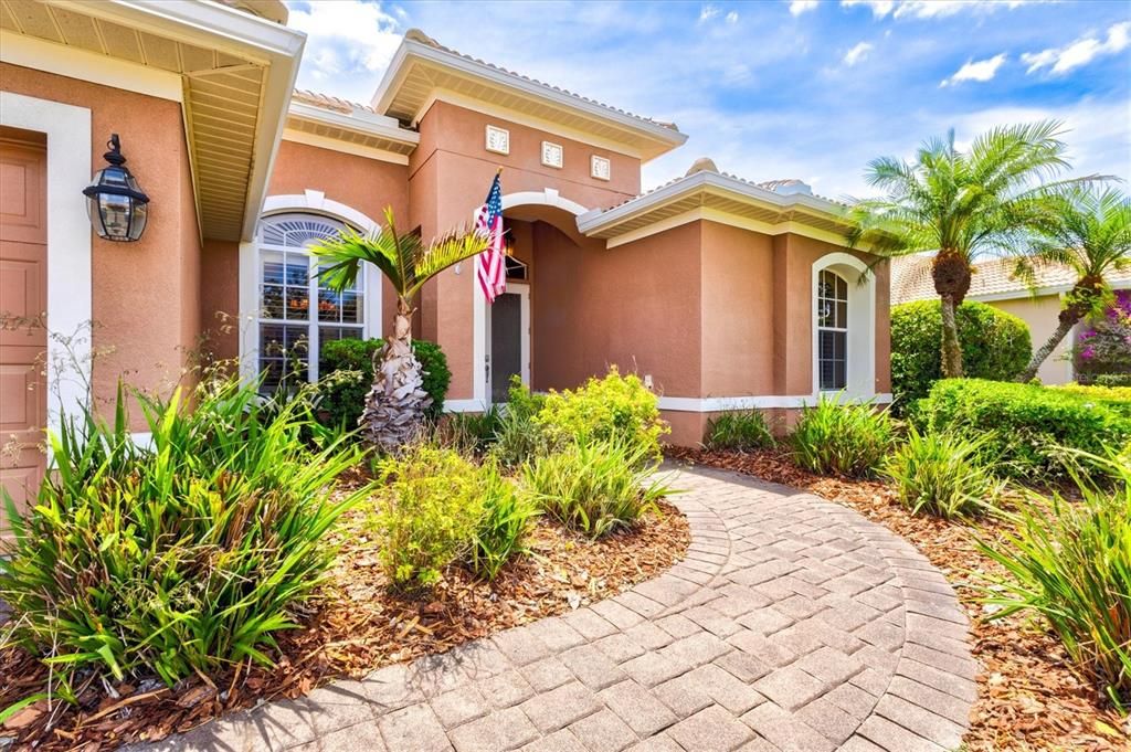 En Venta: $915,000 (4 camas, 3 baños, 2646 Pies cuadrados)