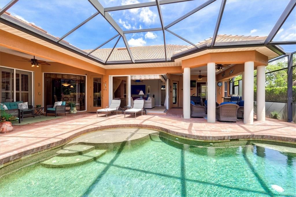 En Venta: $915,000 (4 camas, 3 baños, 2646 Pies cuadrados)