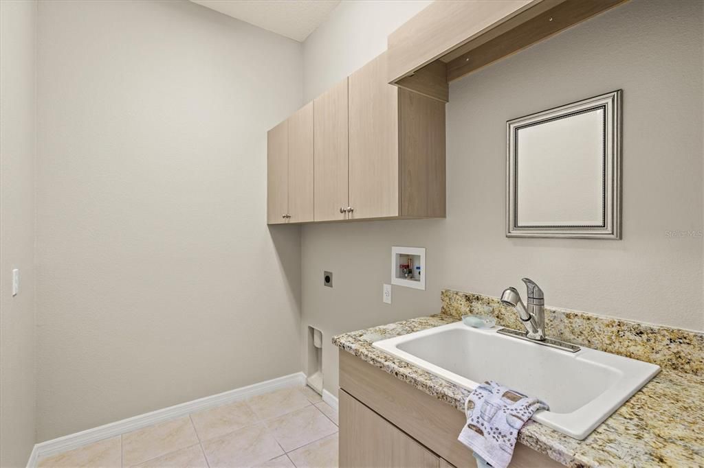 En Venta: $915,000 (4 camas, 3 baños, 2646 Pies cuadrados)