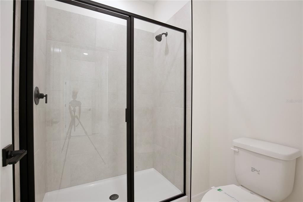 Activo con contrato: $404,900 (5 camas, 3 baños, 2200 Pies cuadrados)