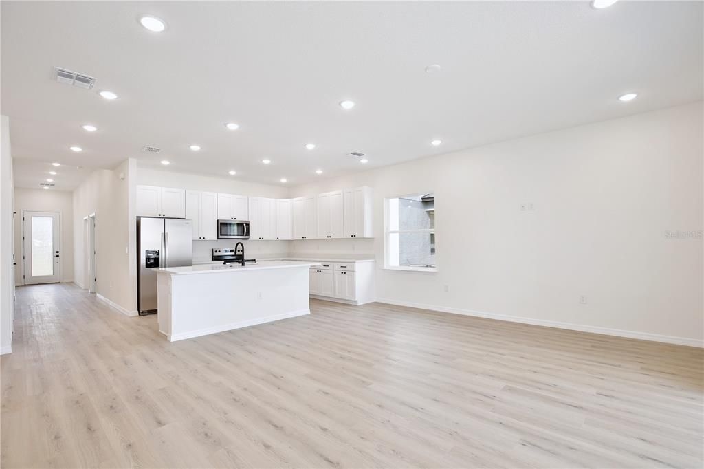 Activo con contrato: $404,900 (5 camas, 3 baños, 2200 Pies cuadrados)