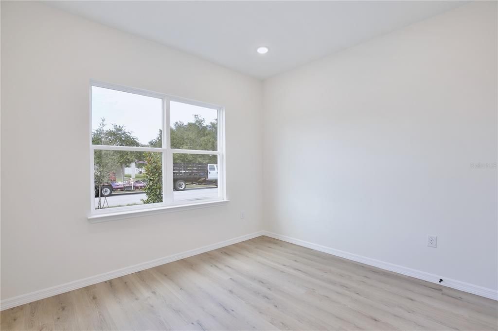 Activo con contrato: $404,900 (5 camas, 3 baños, 2200 Pies cuadrados)