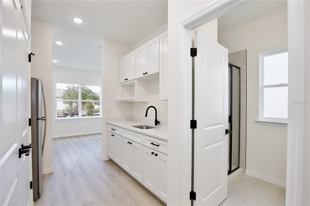 Activo con contrato: $404,900 (5 camas, 3 baños, 2200 Pies cuadrados)