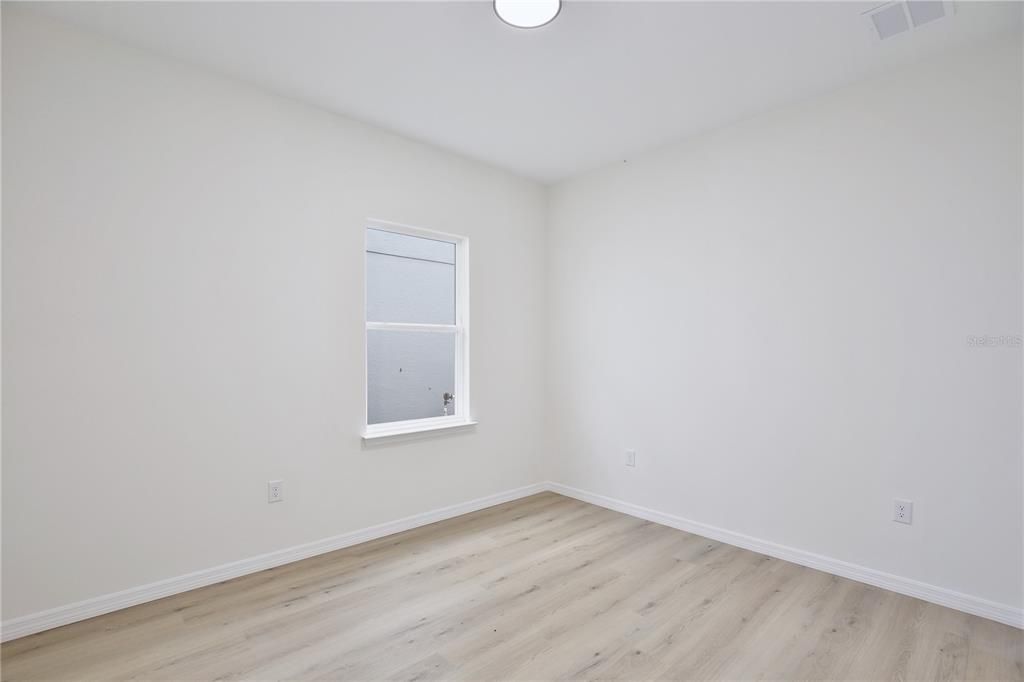 Activo con contrato: $404,900 (5 camas, 3 baños, 2200 Pies cuadrados)