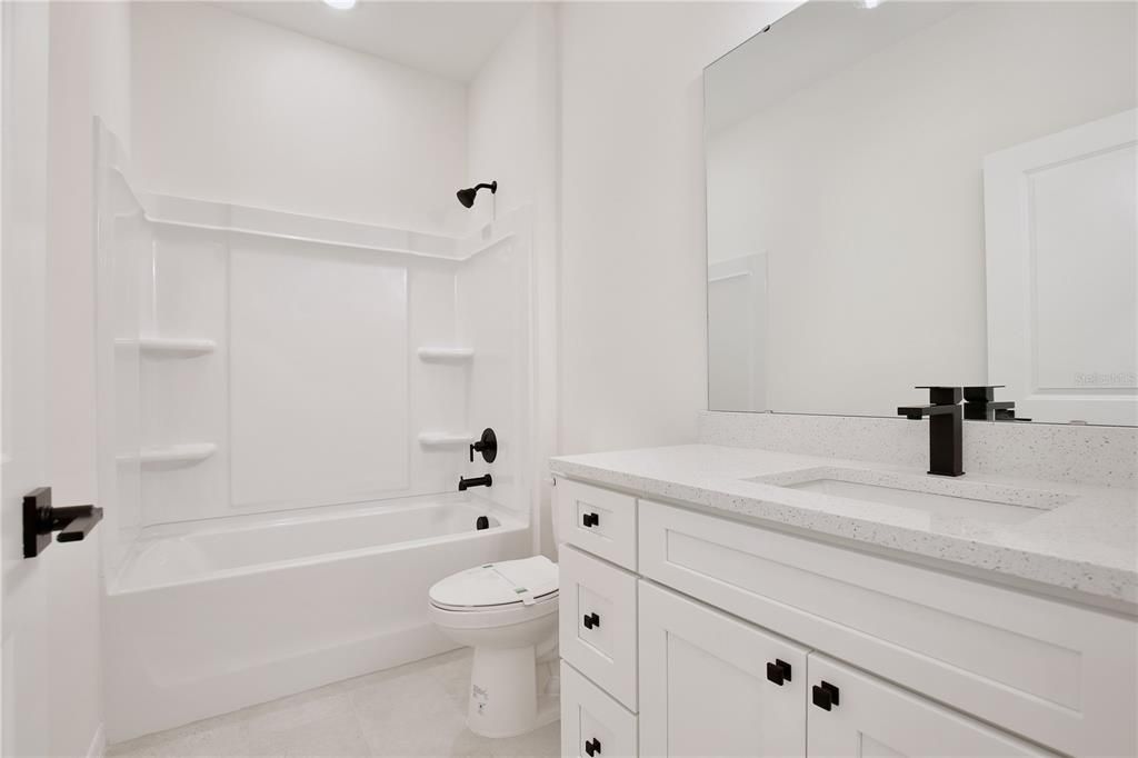Activo con contrato: $404,900 (5 camas, 3 baños, 2200 Pies cuadrados)