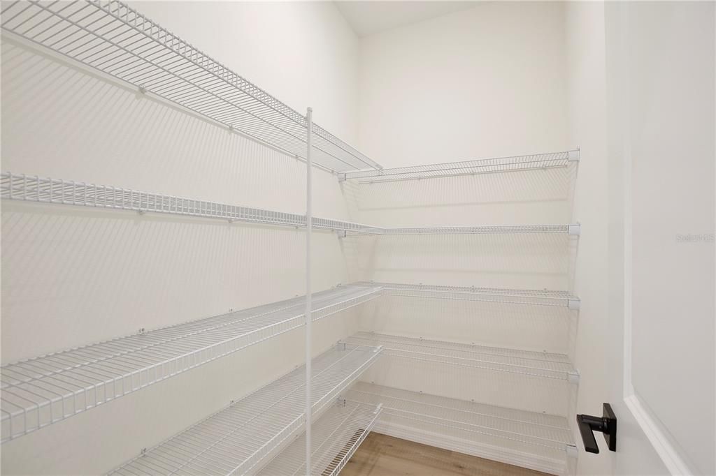 Activo con contrato: $404,900 (5 camas, 3 baños, 2200 Pies cuadrados)