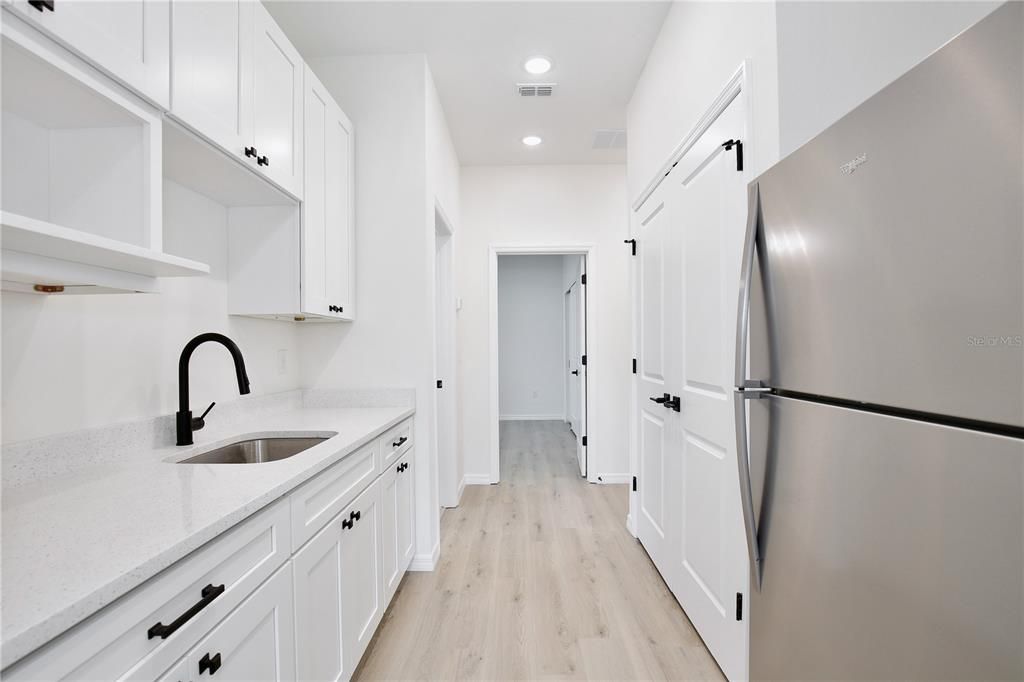 Activo con contrato: $404,900 (5 camas, 3 baños, 2200 Pies cuadrados)