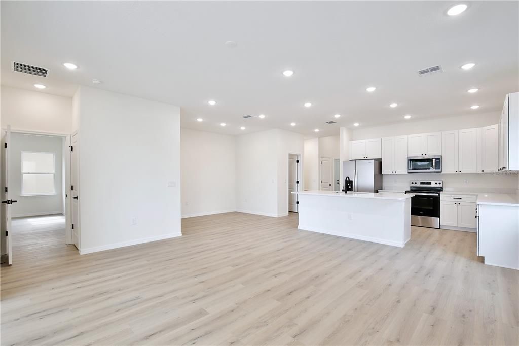 Activo con contrato: $404,900 (5 camas, 3 baños, 2200 Pies cuadrados)