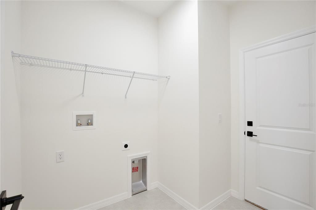 Activo con contrato: $404,900 (5 camas, 3 baños, 2200 Pies cuadrados)