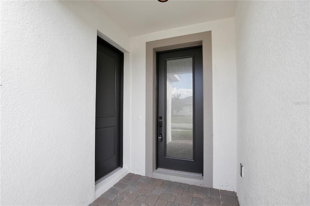 Activo con contrato: $404,900 (5 camas, 3 baños, 2200 Pies cuadrados)