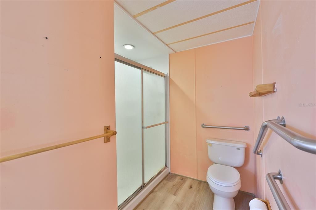 Active With Contract: $179,000 (3 beds, 2 baths, 1560 Square Feet)