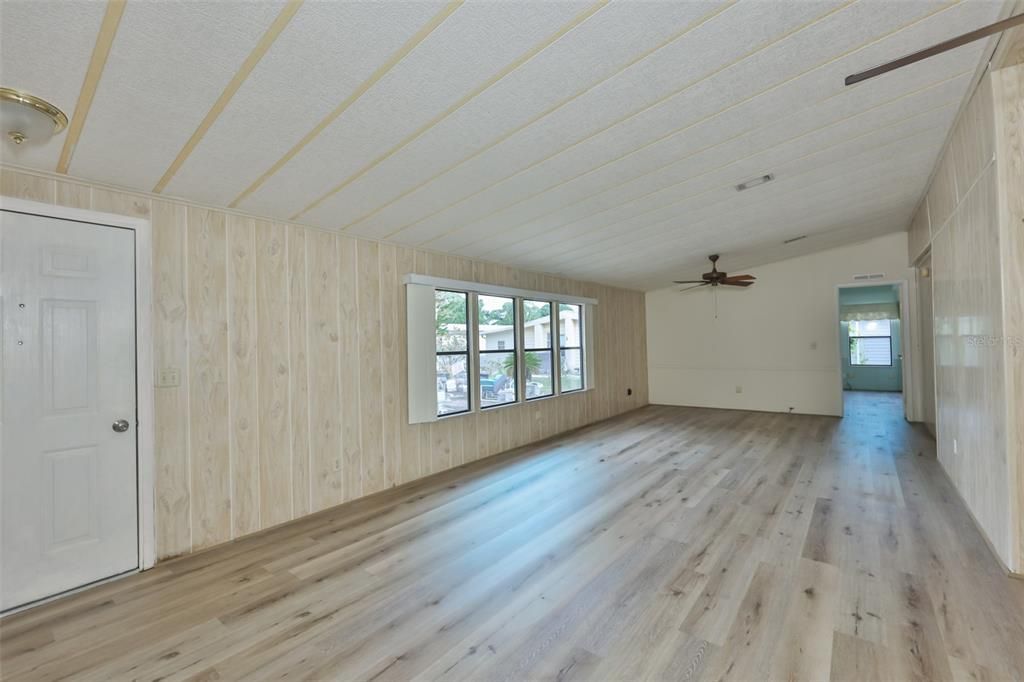 Active With Contract: $179,000 (3 beds, 2 baths, 1560 Square Feet)