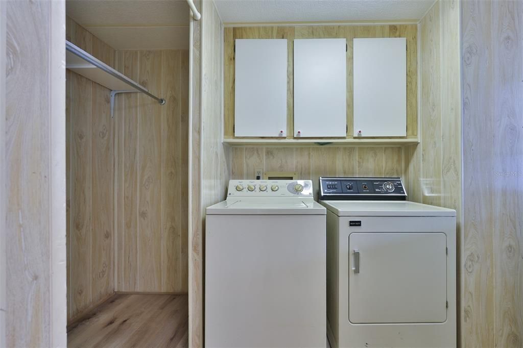 Active With Contract: $179,000 (3 beds, 2 baths, 1560 Square Feet)