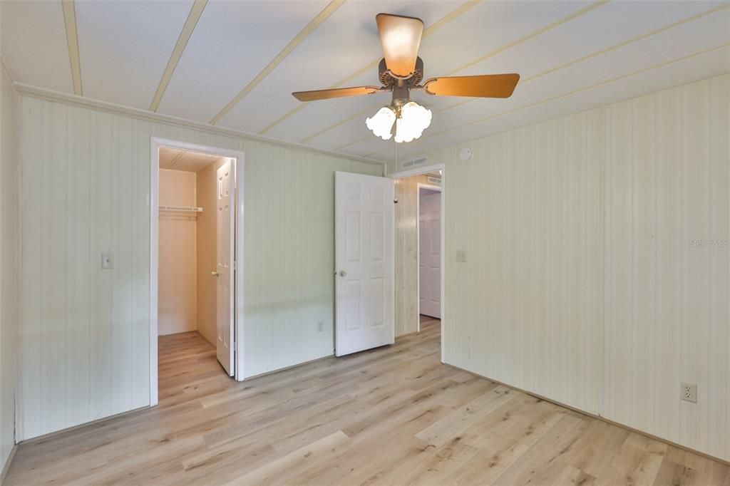 Active With Contract: $179,000 (3 beds, 2 baths, 1560 Square Feet)