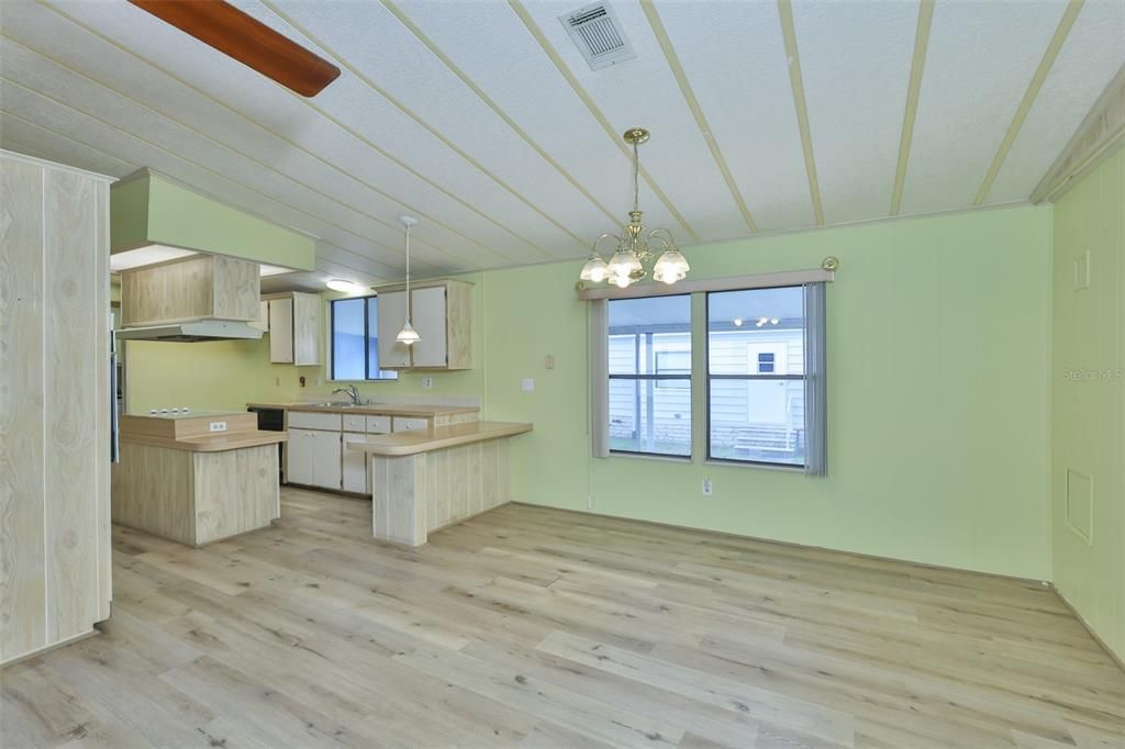 Active With Contract: $179,000 (3 beds, 2 baths, 1560 Square Feet)